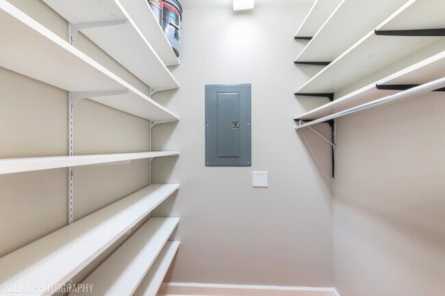 Building Photo - 300 Opatrny Dr