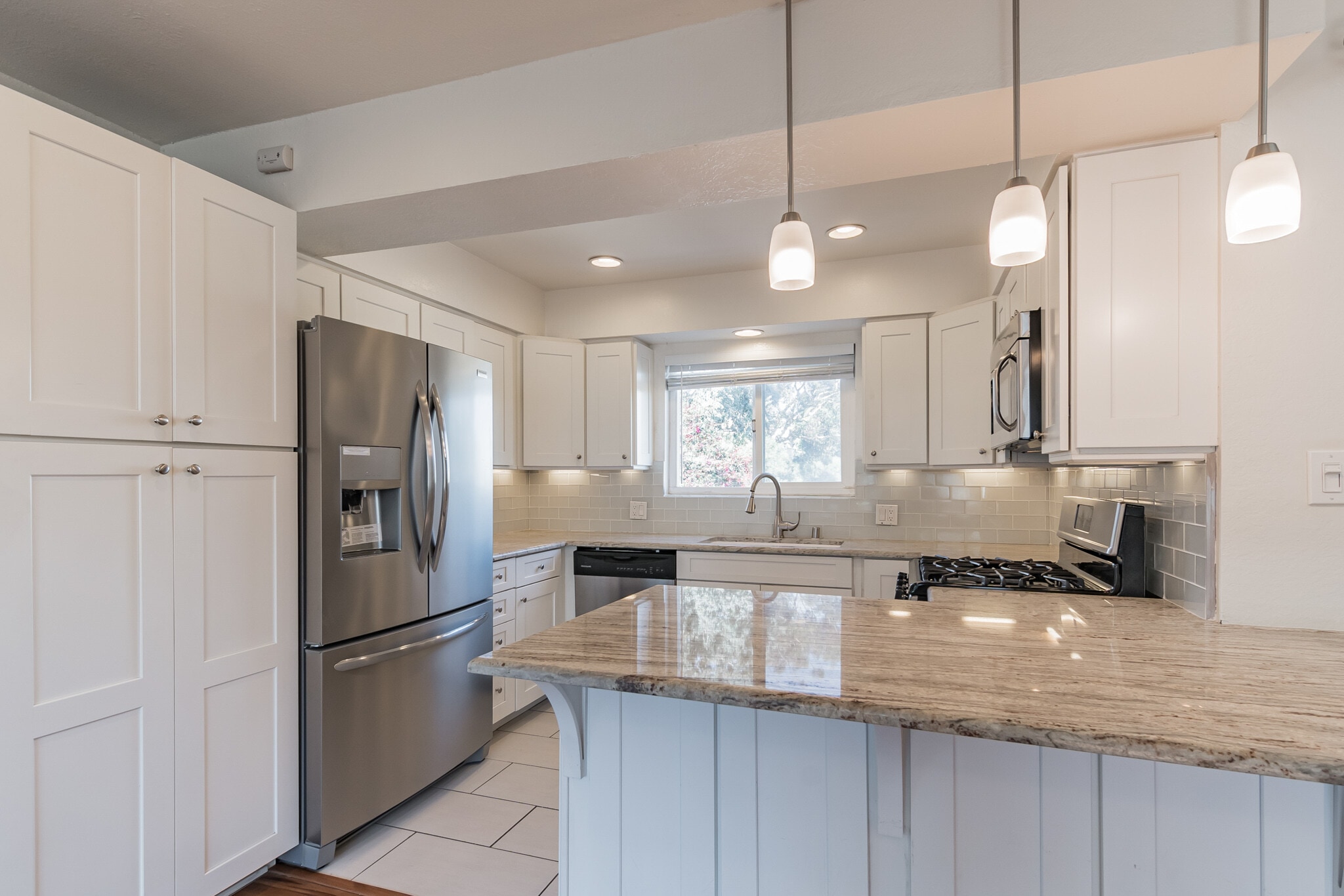 Kitchen - New Fridge with French Doors & Bottom Freezer - 851 Cypress Ave