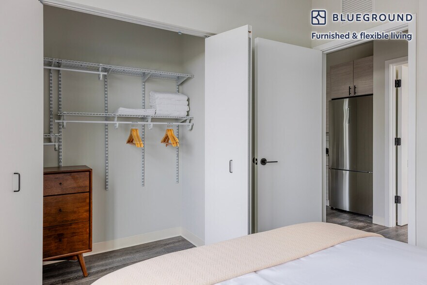 Building Photo - 6149 N Broadway