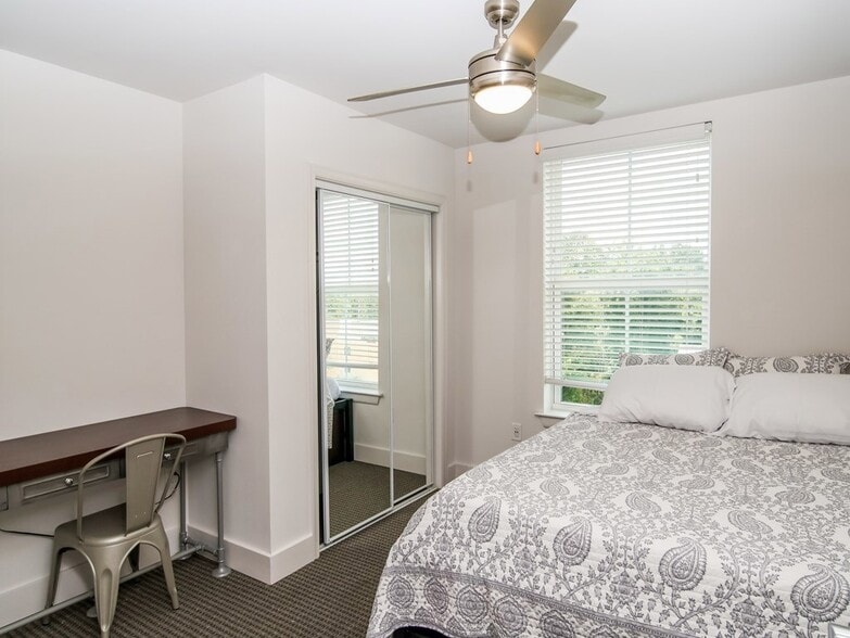 Building Photo - 514 Jackson Ave E