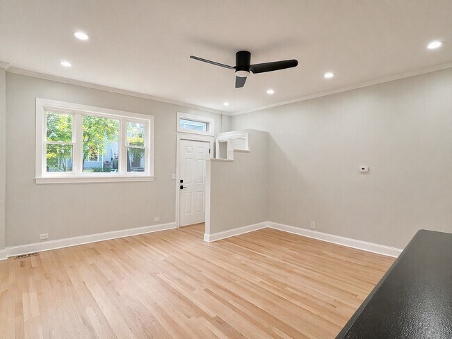 Building Photo - 1014 W George St