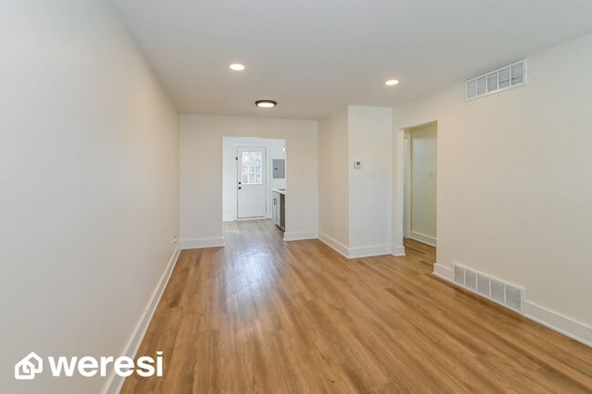 Interior Photo - The Marie
