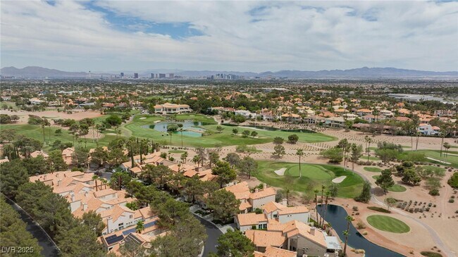 Building Photo - 8949 Diamond Falls Dr