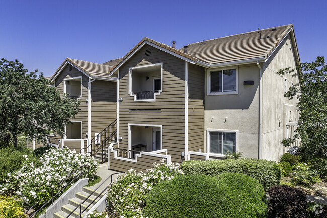 Building Photo - The Oaks at Hackberry