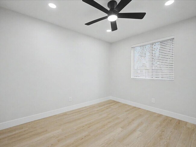 Building Photo - Beautiful & Spacious Home with Modern Upgrades & Community Amenities