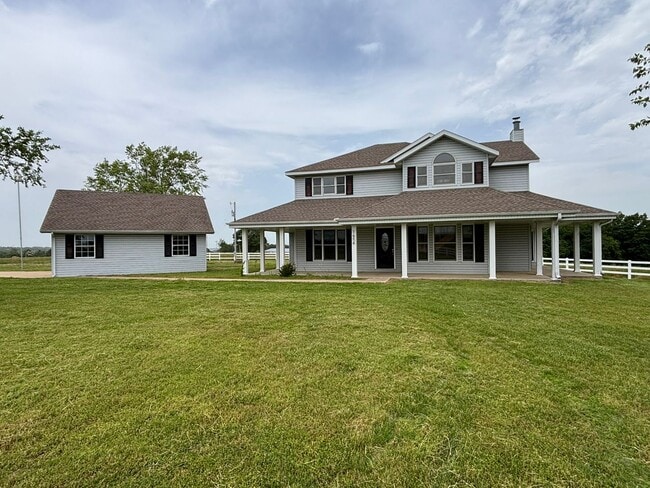 Primary Photo - Large 3-Bedroom, 2-Bathroom Country Living...