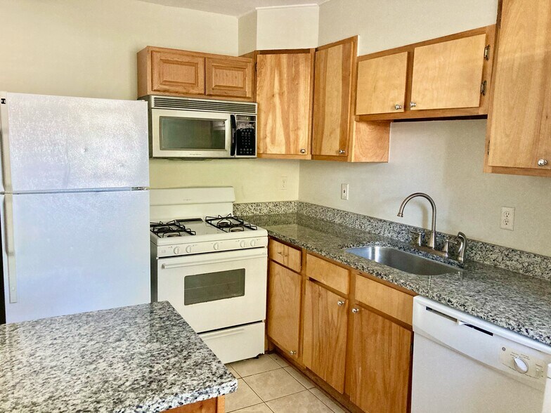 Building Photo - 16 Reid St