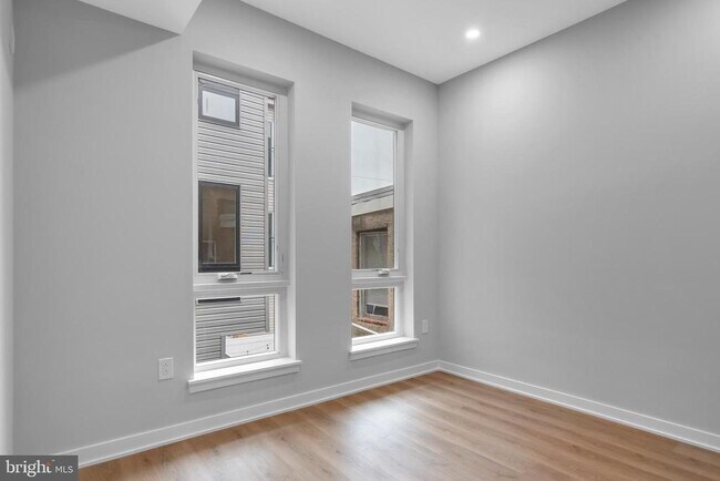 Building Photo - 1625 W Thompson St