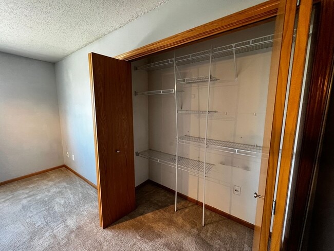 Building Photo - Adorable 2 Bedroom 2 Bath unit in the heart of North Liberty, IA!