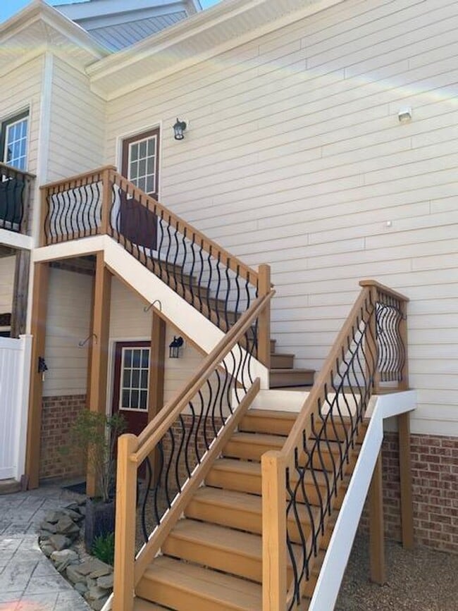 Building Photo - 5329 Center St