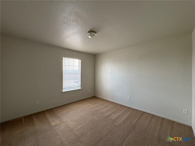 Building Photo - 4210 Primrose Dr
