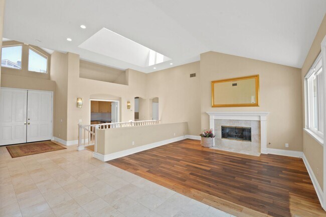 Building Photo - Stunning 3 Bed | 2.5 Bath Home with Office...