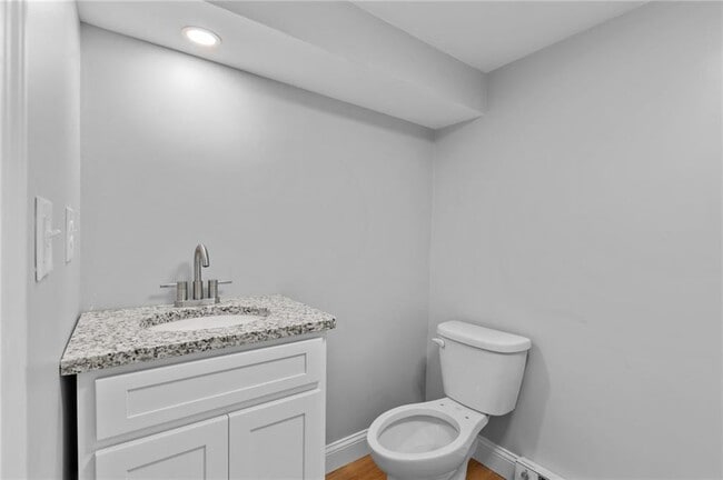 Building Photo - 376 Arnolds Neck Dr