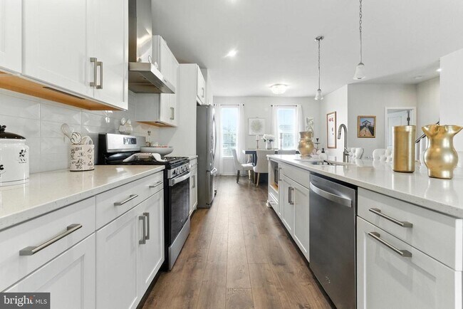 Building Photo - 406 Honeyberry Ln