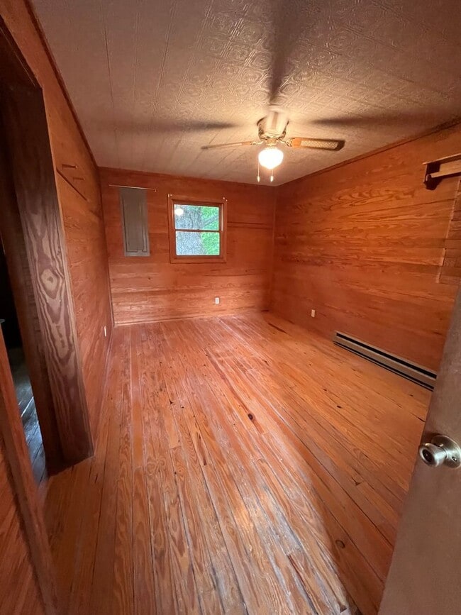 Building Photo - Ashe Lake Community Home Surrounded By Nat...