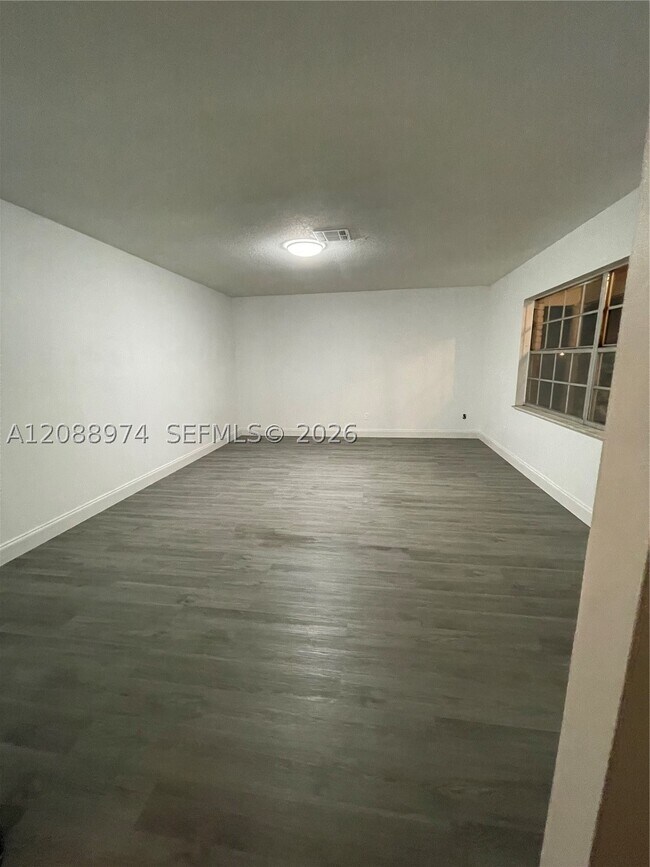 Building Photo - 2924 Sherwood Ln