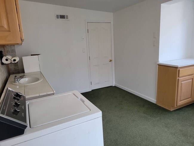 Building Photo - Commercial Lease Opportunity – Jacksonville, Oregon