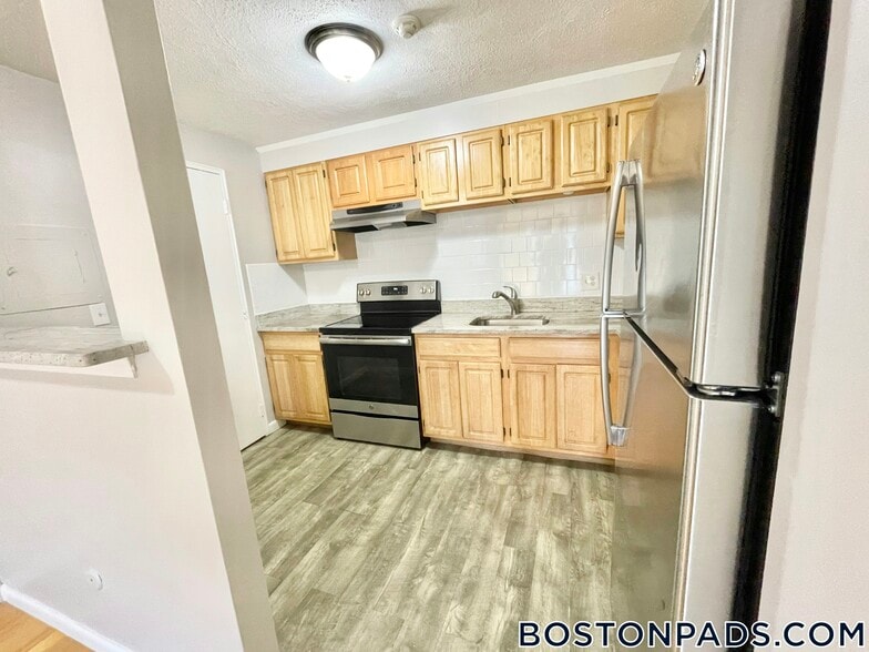 Building Photo - 55 Elmwood Park