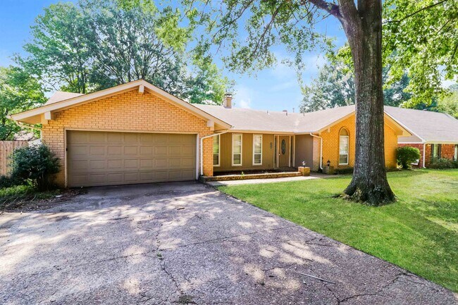 Building Photo - 3256 Bluemont Dr