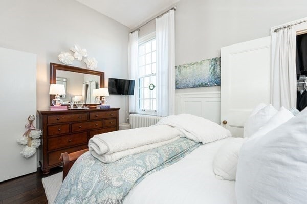 Building Photo - 16 Balmoral St