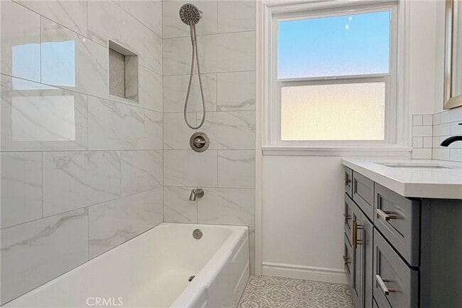 Building Photo - 1505 N Rosewood Ave