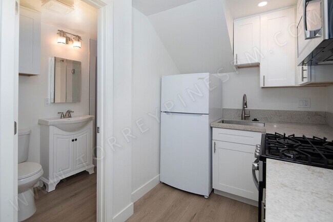 Building Photo - Remodeled Ocean Beach 1 Bedroom on Del Mar Ave ~ ALL UTILITIES INCLUDED!