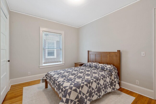 Building Photo - 816-818 Maryland Ave - Upstairs Unit 2