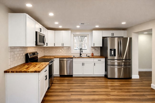 Building Photo - 1919 Kendall St