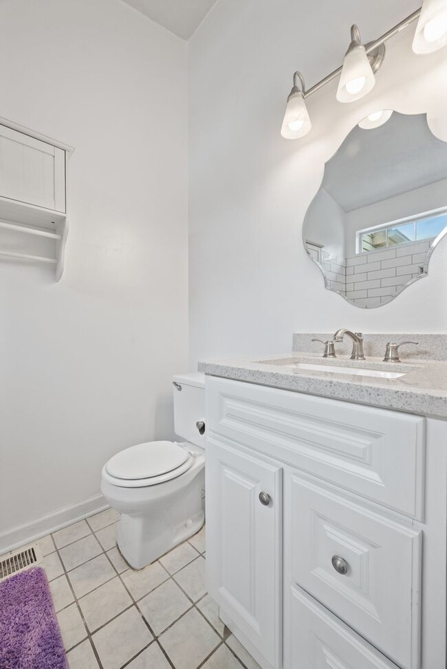 Building Photo - Townhouse, 2 bedroom, 2.5 baths in Yorktow...