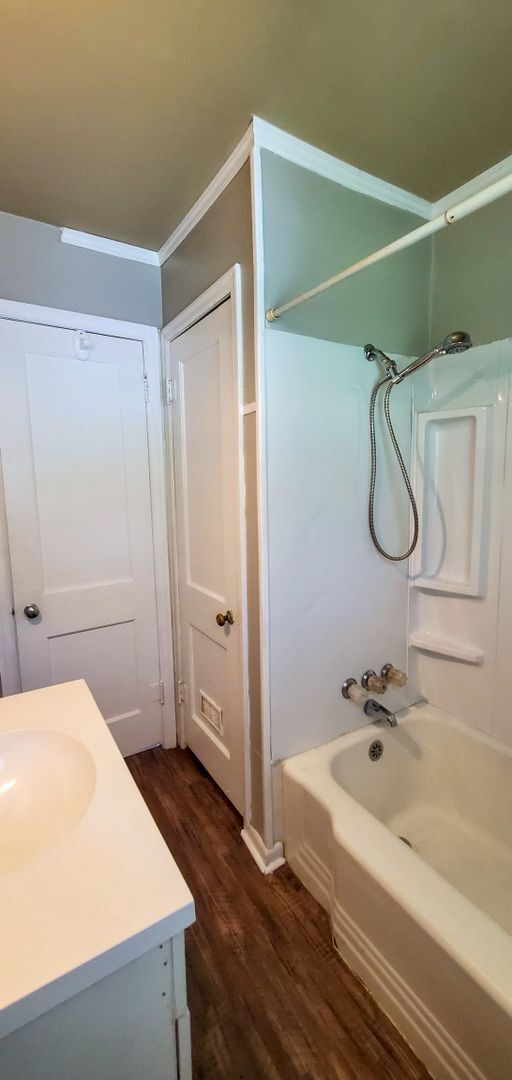 Building Photo - 2 bedroom 1 bath duplex in Shawnee