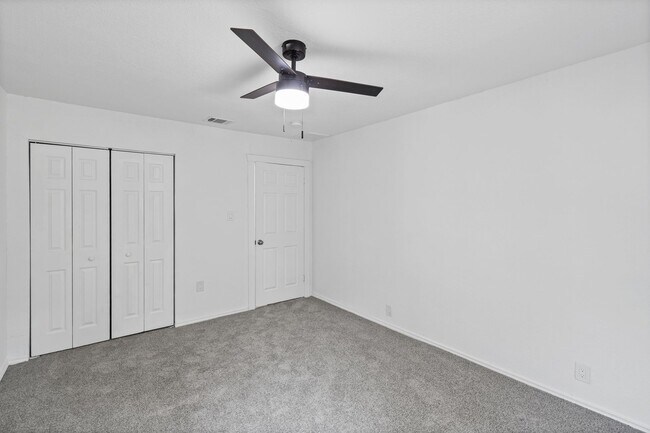 Building Photo - 2515 Yeager St