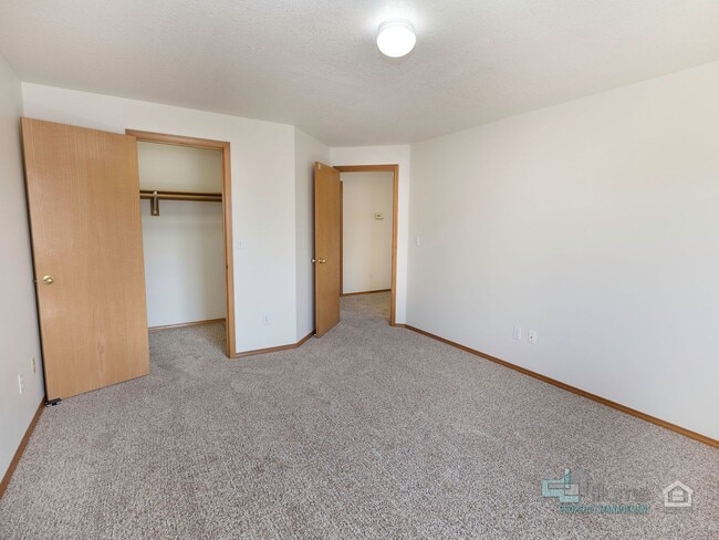 Building Photo - Stunning 3 bedroom 2.5 bathroom Home! 50% ...