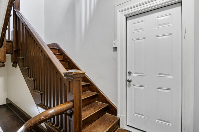 Building Photo - 125 N George St