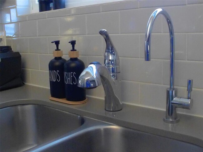 Building Photo - 10629 Sunday Dr