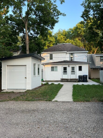 Building Photo - 216 Van Brunt St