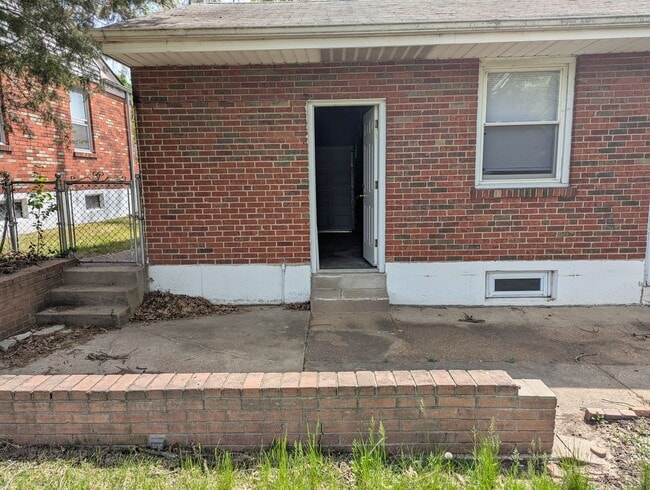 Building Photo - Your Perfect Home Awaits — Cozy, Updated, ...