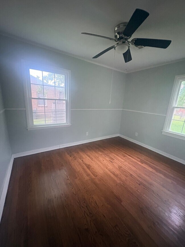 Building Photo - 3 bedroom 1 bath