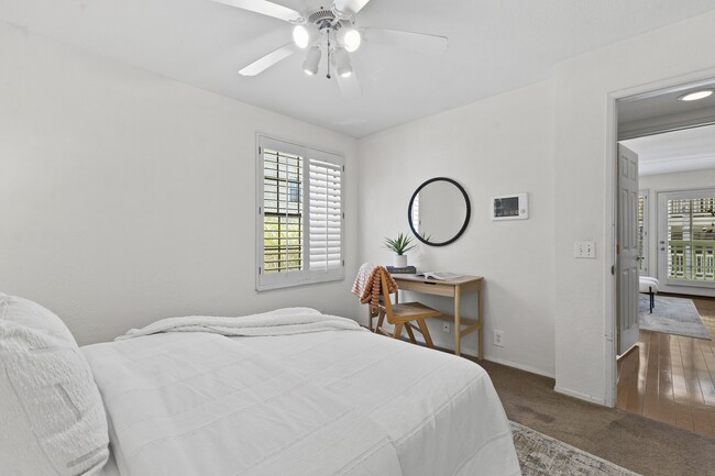 Building Photo - 3975 Hortensia St