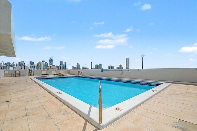 Building Photo - 2950 SW 3rd Ave