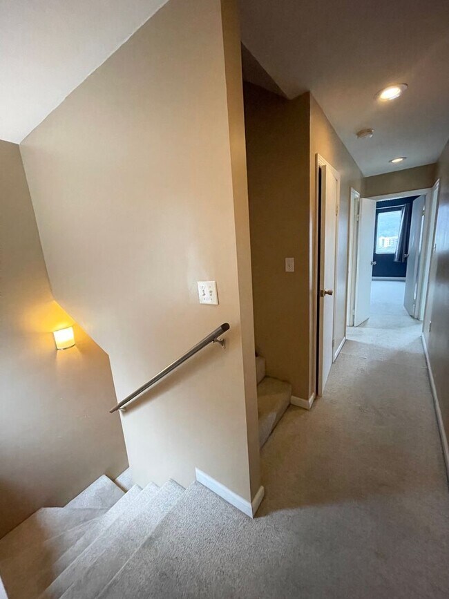 Building Photo - Awesome 3 or 4 Bedroom Single-Family Home in Troy Hill- 3 Level Deck and Central Air!