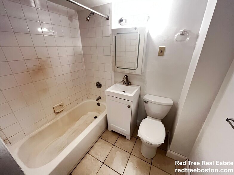 Building Photo - 503 Beacon St