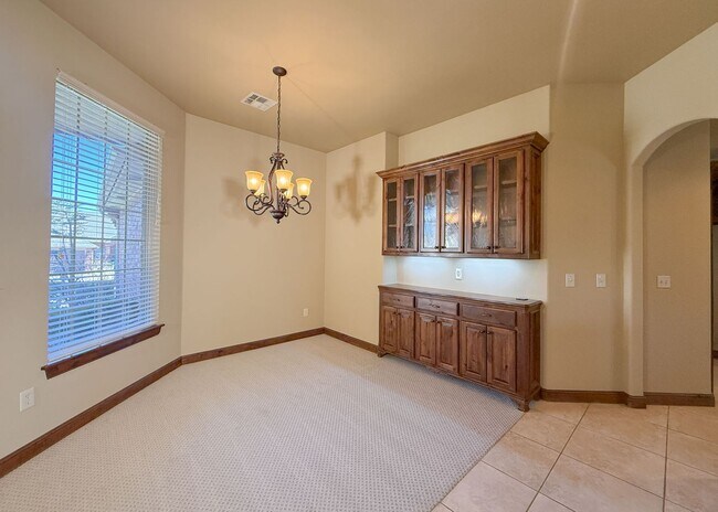 Building Photo - 3 Bed, 2.5 Bath Home in Oxford Park – Open Layout & Tall Ceilings