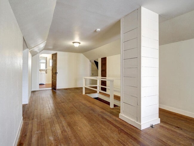 Building Photo - 6bed/3bath House in West Campus