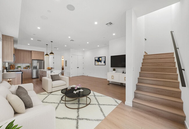 Building Photo - 13843 Burbank Blvd