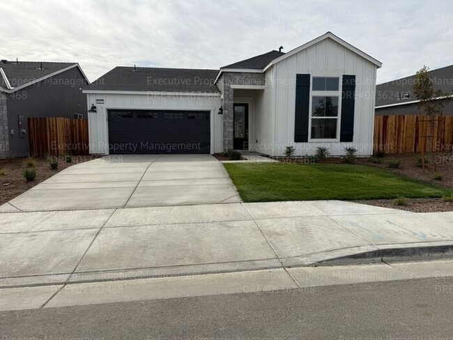 Building Photo - Newly constructed 3 bedroom/ 3 bathroom ho...