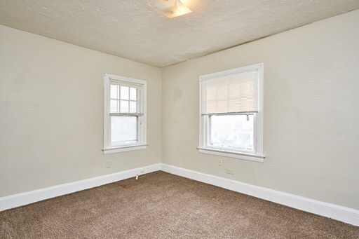 Building Photo - 5 Bedroom home available