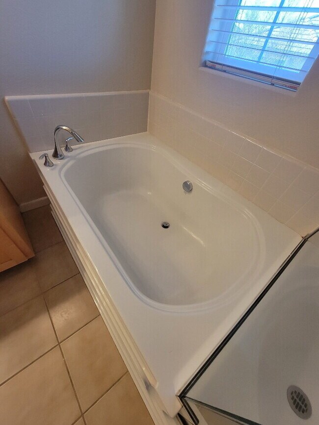 Building Photo - Gorgeous Condo in the heart of Folsom Community