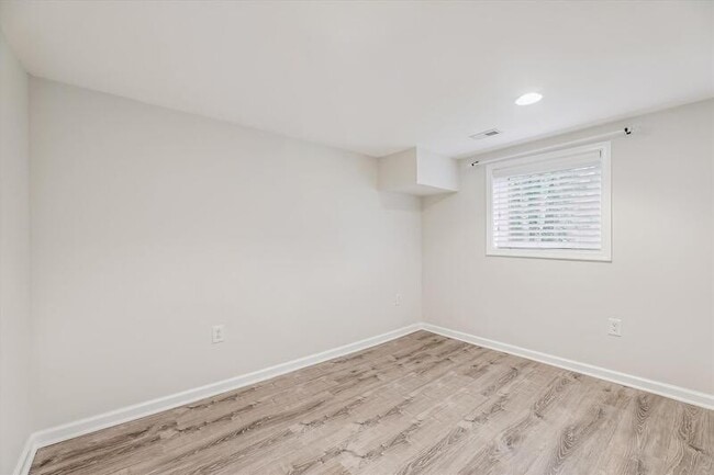 Building Photo - 2612 33rd St SE