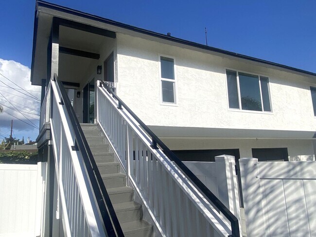 Building Photo - Lomita 252