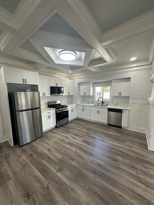 Building Photo - Beautifully Remodeled 4-Bedroom, 2-Bathroom Single-Family Home